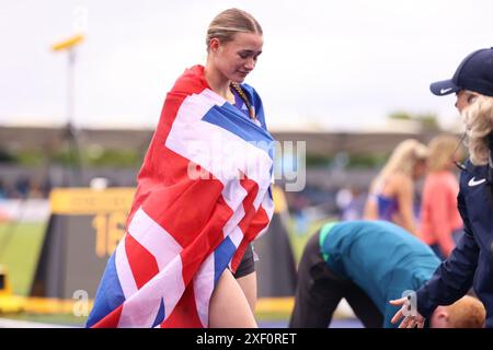 Manchester, England am Sonntag, 30. Juni 2024. Phoebe Gill gewinnt mit 17 Jahren das 800-m-Finale während der Microplus UK Athletics Championships am Sonntag, den 30. Juni 2024 in der Manchester Regional Arena in Manchester, England. (Foto: Pat Scaasi | MI News) Credit: MI News & Sport /Alamy Live News Stockfoto