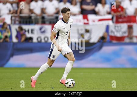 GELSENKIRCHEN - John Stones von England beim Achtelfinale der UEFA EURO 2024 zwischen England und der Slowakei am 30. Juni 2024 in der Arena AufSchalke in Gelsenkirchen. ANP | Hollandse Hoogte | MAURICE VAN STEEN Stockfoto