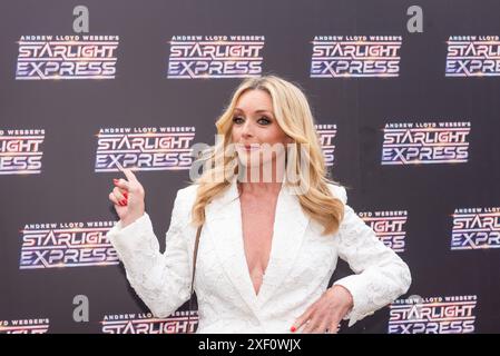 London, 30. Juni 2024, Jane Krakowski posierte für die Starlight Express Opening Night, Troubadour Wembley Park Theatre, Lou Morris Photography/Alamy Live News Stockfoto