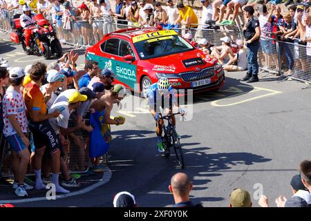 Bologna, Italien. 30. Juni 2024. Tour de France 2024: 2. Etappe von Cesenatico nach Bologna. Passage der Bühne in Bologna an der „Curva delle orfanelle“ (Waisenkurve) auf dem Aufstieg zur Basilika San Luca Credit: Massimiliano Donati/Alamy Live News Stockfoto