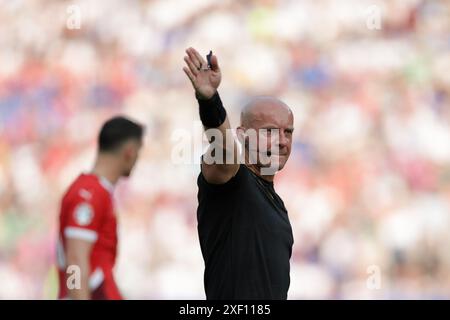 Schiedsrichter Szymon Marciniak aus Polen im Olympiastadion beim Spiel der UEFA EURO 2024 zwischen der Schweiz und Italien. Endpunktzahl: Schweiz 1:0 Italien. Stockfoto