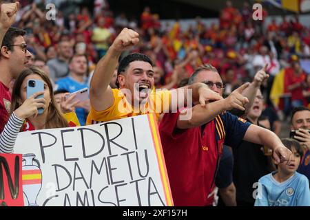 Köln, Deutschland. 30. Juni 2024. Fans beim Achtelfinale der UEFA EURO 2024 zwischen Spanien und Georgien im Kölner Stadion. Quelle: Meng Gao/Alamy Live News Stockfoto