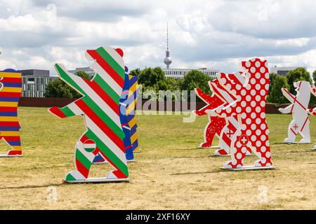 Bären, die die Länder in Deutschland für die Euro 2024 vertreten Stockfoto