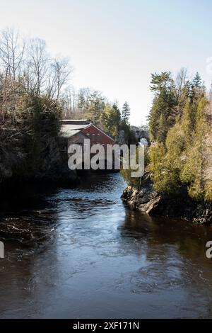 Die Magaguadavic River-Schlucht stromabwärts des Staudamms in St. George, New Brunswick, Kanada Stockfoto