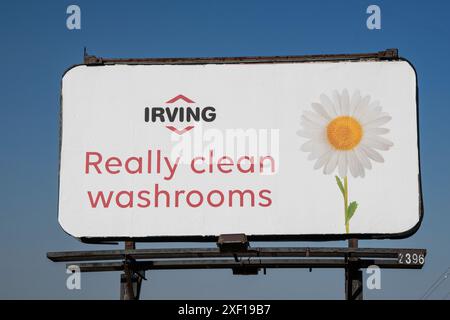 Irving Oil Schild Werbung wirklich saubere Waschräume an der Loch Lomond Road in Saint John, New Brunswick, Kanada Stockfoto