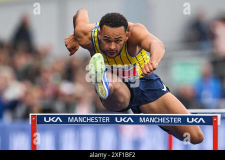 Sam Bennett überwindet die letzte Hürde in der 110 m Hürdenhürdenhürdenhürdenhürdenhürde der Herren während des 2. Microplus UK Athletics Championships Day 2 in Manchester Regional Arena, Manchester, Großbritannien, 30. Juni 2024 (Foto: Craig Thomas/News Images) in, am 30.06.2024. (Foto: Craig Thomas/News Images/SIPA USA) Credit: SIPA USA/Alamy Live News Stockfoto