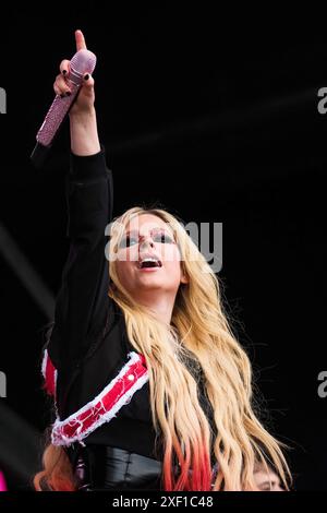 Glastonbury, Großbritannien. 30. Juni 2024. Die kanadische Sängerin und Songwriterin Avril Lavigne hat am Sonntag des Glastonbury Festivals 2024 auf der Other Stage auf der Worthy Farm, Somerset Picture von Julie Edwards gesehen Credit: JEP Celebrity Photos/Alamy Live News Stockfoto