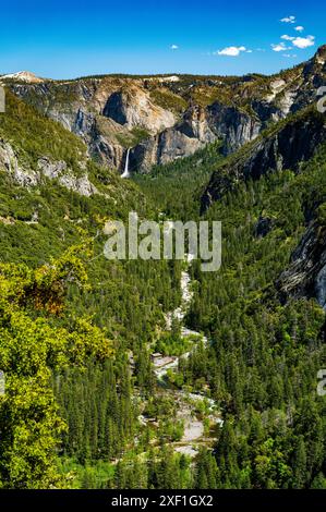 Bridalveil Falls; Merced River; Yosemite Valley Floor; Yosemite National Park; Kalifornien; USA Stockfoto