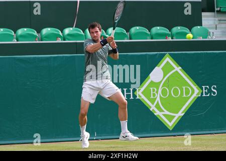 Pedro Martinez im Kampf gegen Alexei Popyrin während des Boodles Tennis Turniers im Stoke Park, Stoke Poges, Surrey, England am Samstag, den 29. Juni 2024. (Foto: Jon Bromley | MI News) Credit: MI News & Sport /Alamy Live News Stockfoto