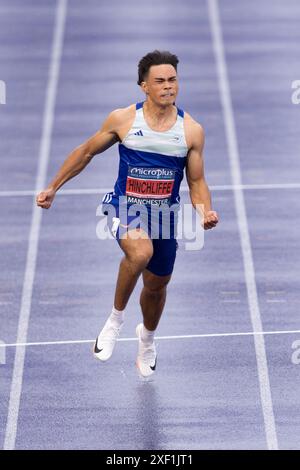 Manchester, England am Samstag, 29. Juni 2024. Louie Hinchliffe gewinnt die 100-Meter-Strecke der Männer während der Microplus UK Athletics Championships am Samstag, den 29. Juni 2024, in der Manchester Regional Arena in Manchester, England. (Foto: Pat Scaasi | MI News) Credit: MI News & Sport /Alamy Live News Stockfoto