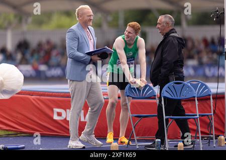 Manchester, England am Samstag, 29. Juni 2024. Charlie Dobson spricht mit Iwan Thomas während der Microplus UK Athletics Championships in der Manchester Regional Arena, Manchester, England am Sonntag, den 30. Juni 2024. (Foto: Pat Scaasi | MI News) Credit: MI News & Sport /Alamy Live News Credit: MI News & Sport /Alamy Live News Stockfoto