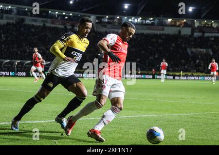 SP - CRICIUMA - 06/30/2024 - BRAZILIAN A 2024, CRICIUMA x INTERNACIONAL - Wanderson, ein Internacional Spieler während eines Spiels gegen Criciuma im Heriberto Hulse Stadion für die brasilianische A 2024 Meisterschaft. Foto: Leonardo Hubbe/AGIF Credit: AGIF/Alamy Live News Stockfoto