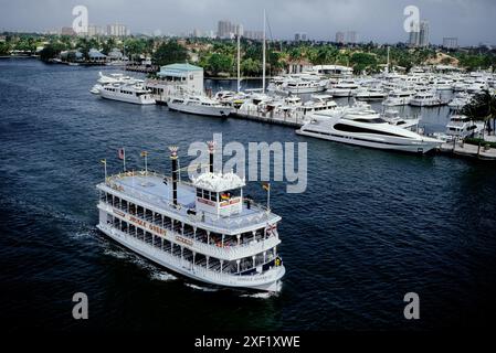 Ft. Lauderdale, Florida - Jungle Queen Paddelboot, Hyatt Marina, Intracoastal Waterway. Stockfoto