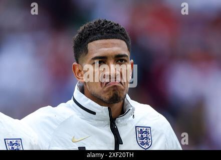 Gelsenkirchen. 30. Juni 2024. Jude Bellingham aus England reagiert vor dem Achtelfinale der UEFA Euro 2024 zwischen England und der Slowakei am 30. Juni 2024 in Gelsenkirchen. Quelle: Bai Xuefei/Xinhua/Alamy Live News Stockfoto