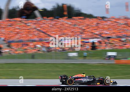 Spielberg, Österreich. 30. Juni 2024. Der niederländische Red Bull Racing-Pilot Max Verstappen tritt beim Formel-1-Rennen in Spielberg (Österreich) am 30. Juni 2024 an. Quelle: He Canling/Xinhua/Alamy Live News Stockfoto