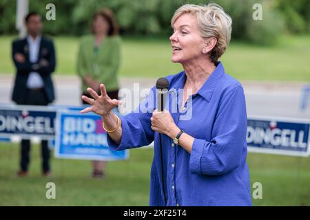 Canton, Usa. 30. Juni 2024. Energieministerin Jennifer Granholm setzt sich für Präsident Joe Biden auf einer Veranstaltung im Kanton, mir, am 30. Juni 2024 ein. Granholm trat in ihrer persönlichen Funktion als ehemalige Gouverneurin von Michigan auf. (Foto: Andrew Roth/SIPA USA) Credit: SIPA USA/Alamy Live News Stockfoto