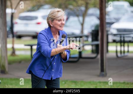 Canton, Usa. 30. Juni 2024. Energieministerin Jennifer Granholm setzt sich für Präsident Joe Biden auf einer Veranstaltung im Kanton, mir, am 30. Juni 2024 ein. Granholm trat in ihrer persönlichen Funktion als ehemalige Gouverneurin von Michigan auf. (Foto: Andrew Roth/SIPA USA) Credit: SIPA USA/Alamy Live News Stockfoto