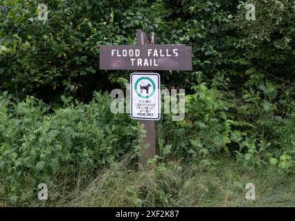 Hope CAN, Kanada / Kanada, Urlaubseindruecke und Sehenswuerdigkeiten, Hope, 30.06.2024. Hinweisschild zum Flood Falls Trail. CAN, Kanada / Kanada, Urlaubseindruecke und Sehenswuerdigkeiten, Hope, 30.06.2024. *** Hope CAN, Kanada Kanada, Urlaub Impressionen und Orte of Interest, Hope, 30 06 2024 Flood Falls Trail Schild CAN, Kanada Kanada, Urlaub Impressionen und Orte of Interest, Hope, 30 06 2024 Copyright: XEibner-Pressefoto/HeikexFeinerx EP HFR Stockfoto