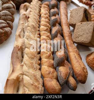 Frisches Brot auf einem Markt in Frankreich Stockfoto