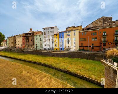 Die Stadt barbastro befindet sich in der Provinz huesca. Hauptstadt von somontano. Somontano-Weine. Weinkeller Stockfoto