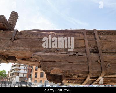 Die Stadt barbastro befindet sich in der Provinz huesca. Hauptstadt von somontano. Somontano-Weine. Weinkeller Stockfoto