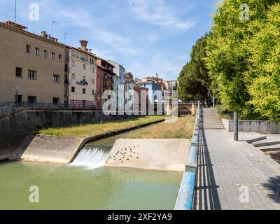 Die Stadt barbastro befindet sich in der Provinz huesca. Hauptstadt von somontano. Somontano-Weine. Weinkeller Stockfoto