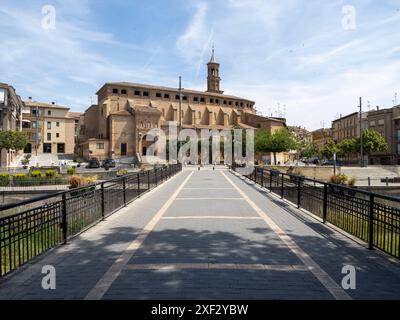 Die Stadt barbastro befindet sich in der Provinz huesca. Hauptstadt von somontano. Somontano-Weine. Weinkeller Stockfoto