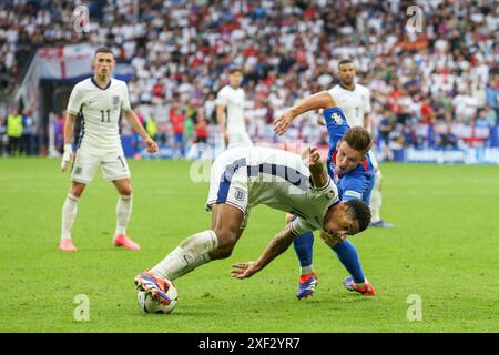 Gelsenkirchen, Deutschland. 30. Juni 2024. Jude Bellingham kämpfte beim Achtelfinale der UEFA Euro 2024 in der Arena AufSchalke, Gelsenkirchen, Deutschland am 30. Juni 2024 Credit: Every Second Media/Alamy Live News Stockfoto