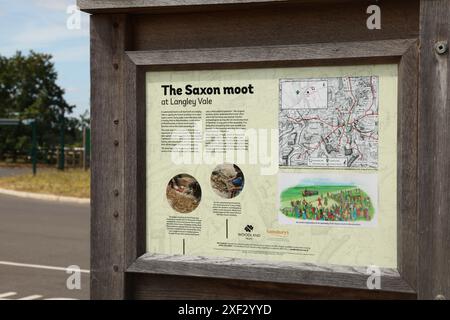 Das Saxon Moot Schild, Langley Vale Centenary Wood, Surrey, England, Großbritannien, 2024 Stockfoto