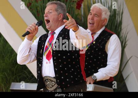 Immer wieder Sonntags 2024, Folge 03 Norbert Rier, Sänger und Frontmann der Kastelruther Spatzen. ARD-Unterhaltungsshow immer wieder Sonntags. TV-Aufzeichnung und Live-Übertragung vom 30.06.2024 aus dem Wasserpark Rulantica, Rust. Baden-Württemberg, Deutschland. *** Immer wieder Sonntags 2024, Episode 03 Norbert Rier, Sänger und Frontmann der ARD-Unterhaltungsshow Kastelruther Spatzen immer wieder Sonntags TV-Aufnahme und Live-Übertragung vom 30 06 2024 aus dem Wasserpark Rulantica, Rust Baden Württemberg Stockfoto