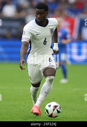 Gelsenkirchen, Deutschland. 30. Juni 2024. Marc Guéhi aus England beim Achtelfinale der UEFA-Europameisterschaft in der Arena Aufschalke, Gelsenkirchen. Der Bildnachweis sollte lauten: Paul Terry/Sportimage Credit: Sportimage Ltd/Alamy Live News Stockfoto