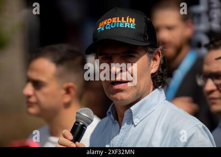 Medellin, Kolumbien. Juni 2024. Medellins Bürgermeister Federico Gutierrez spricht während einer Pressekonferenz zur Vorbereitung der Blumenmesse Feria de las Flores in Kolumbien am 21. Juni 2024. Foto: Camilo Moreno/Long Visual Press Credit: Long Visual Press/Alamy Live News Stockfoto