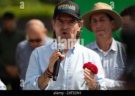 Medellin, Kolumbien. Juni 2024. Medellins Bürgermeister Federico Gutierrez spricht während einer Pressekonferenz zur Vorbereitung der Blumenmesse Feria de las Flores in Kolumbien am 21. Juni 2024. Foto: Camilo Moreno/Long Visual Press Credit: Long Visual Press/Alamy Live News Stockfoto