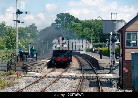 Der Wealden Pullman an der Bodium Station an der Kent and East Sussex Railway Stockfoto