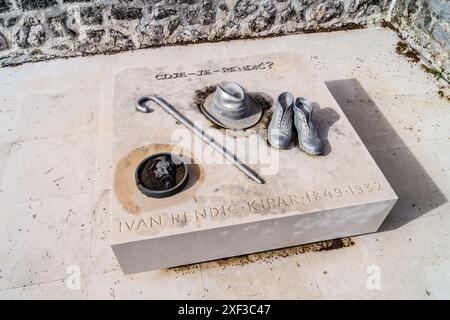 Denkmal für Ivan Rendic, Bildhauer, Supetar Friedhof, Supetar, Insel Brac, Kroatien Stockfoto