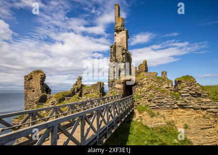 Castle Sinclair in der Bucht von Sinclair, Caithness, Schottland Stockfoto