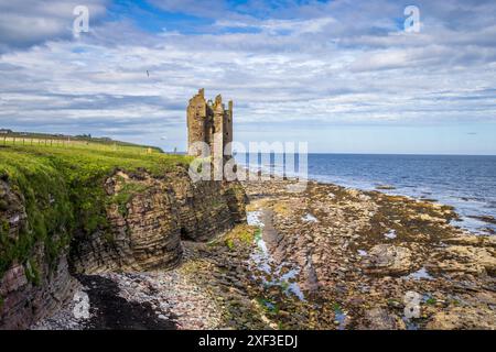 Keiss Castle in Sinclair Bay, Caithness, Schottland Stockfoto