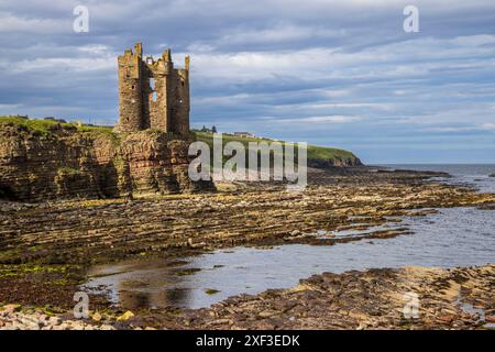 Keiss Castle in Sinclair Bay, Caithness, Schottland Stockfoto