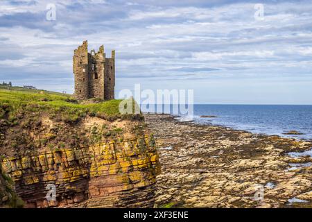 Keiss Castle in Sinclair Bay, Caithness, Schottland Stockfoto