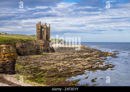 Keiss Castle in Sinclair Bay, Caithness, Schottland Stockfoto