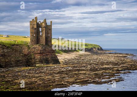 Keiss Castle in Sinclair Bay, Caithness, Schottland Stockfoto