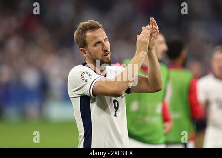 Harry Kane (England) während des Spiels zur UEFA Euro 2024 zwischen England 2-1 d.t.s. Slowakei in der Arena AufSchalk am 30. Juni 2024 in Gelsenkirchen. Quelle: Maurizio Borsari/AFLO/Alamy Live News Stockfoto