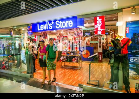 Thailand, Bangkok - Levis-Geschäft im Einkaufszentrum Siam Paragon. Stockfoto