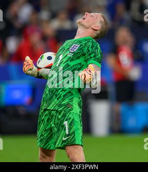 Gelsenkirchen, Deutschland. 30. Juni 2024 - England gegen Slowakei - UEFA Euro 2024 - R16 - Gelsenkirchen. Jordan Pickford feiert den Sieg. Bild : Mark Pain / Alamy Live News Stockfoto