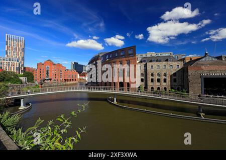 Blick auf die Burgbrücke und den Fluss Avon mit Blick flussaufwärts in Richtung Temple Quay, Bristol. Stockfoto