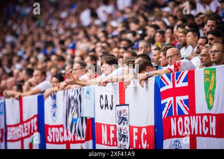 Gelsenkirchen, Deutschland. 30. Juni 2024. Fans von England England England - Slowakei England - Slowakei 30.06.2024 Credit: Moritz Müller/Alamy Live News Stockfoto