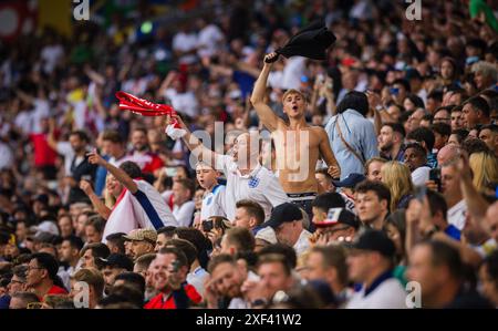 Gelsenkirchen, Deutschland. 30. Juni 2024. Fans von England England England - Slowakei England - Slowakei 30.06.2024 Credit: Moritz Müller/Alamy Live News Stockfoto