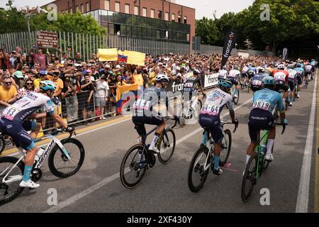 Piacenza, Italien. Juli 2024. Start der Tour de France Stage 3 von Piacenza nach Turin in der Viale Malta - Sport, Radfahren - Piacenza, Italien - Montag, 1. Juli 2024 (Foto: Massimo Paolone/LaPresse) Credit: LaPresse/Alamy Live News Stockfoto