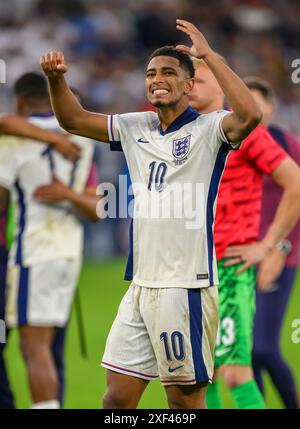 Gelsenkirchen, Deutschland. 30. Juni 2024 - England gegen Slowakei - UEFA Euro 2024 - R16 - Gelsenkirchen. Jude Bellingham beim letzten Pfiff. Bild : Mark Pain / Alamy Live News Stockfoto