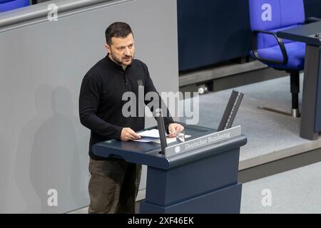 Wolodymyr Zelenski, Präsident der Ukraine, fotografiert während einer Rede vor dem Deutschen Bundestag in Berlin am 11. Juni 2024. Stockfoto